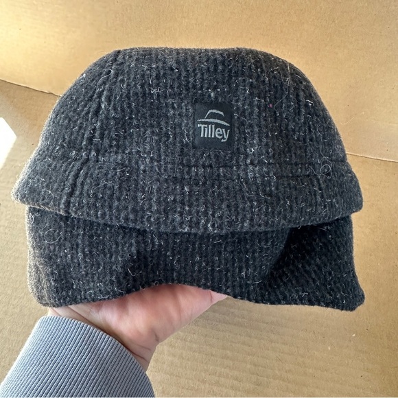 NEW.The Tilley Winter Cap, vintage. Wool and fleece. Gray, textured. - Picture 6 of 13